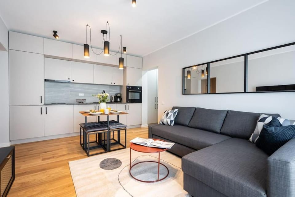Amazing Views 2BR Bright Flat - Charming Balcony Apartment in Bucharest