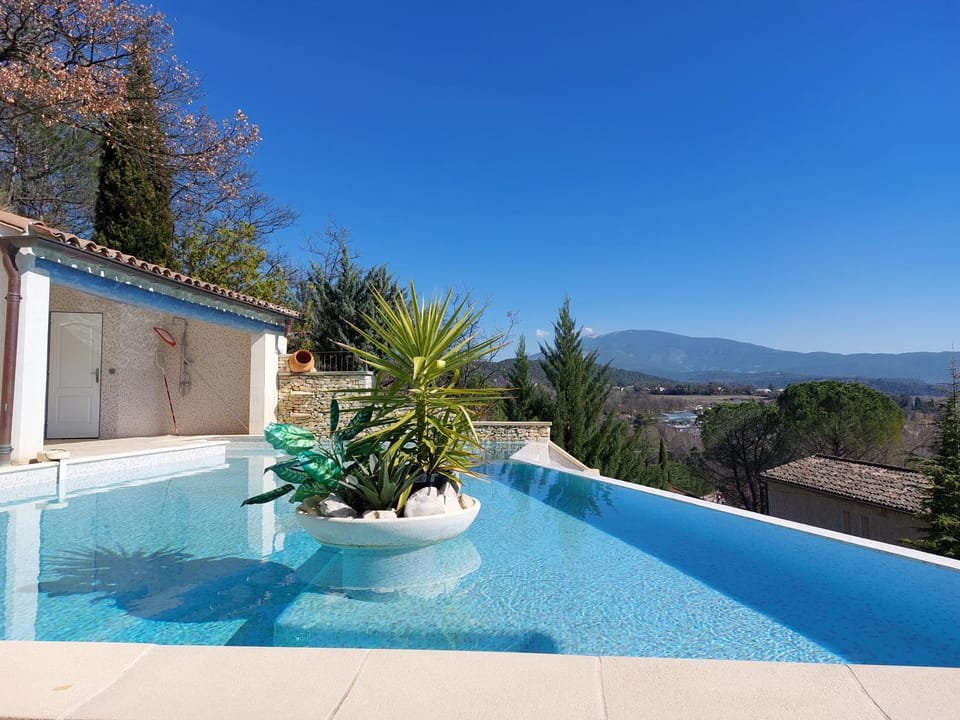Mountain view, Pool view, Swimming pool