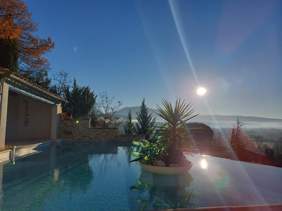 Property building, Mountain view, Pool view, Swimming pool
