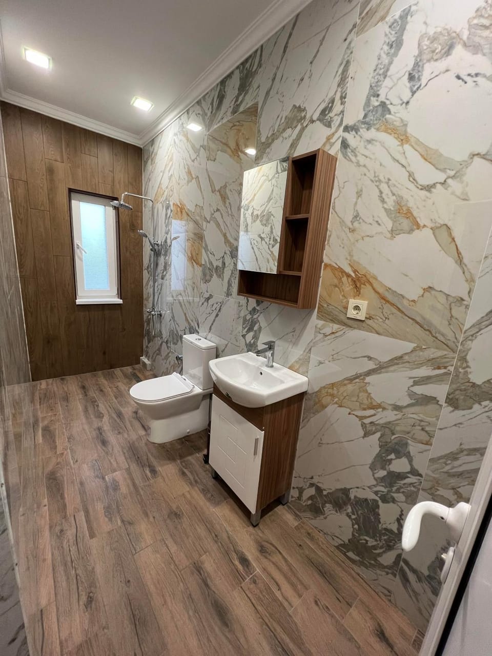 Shower, Toilet, Bathroom, Bath