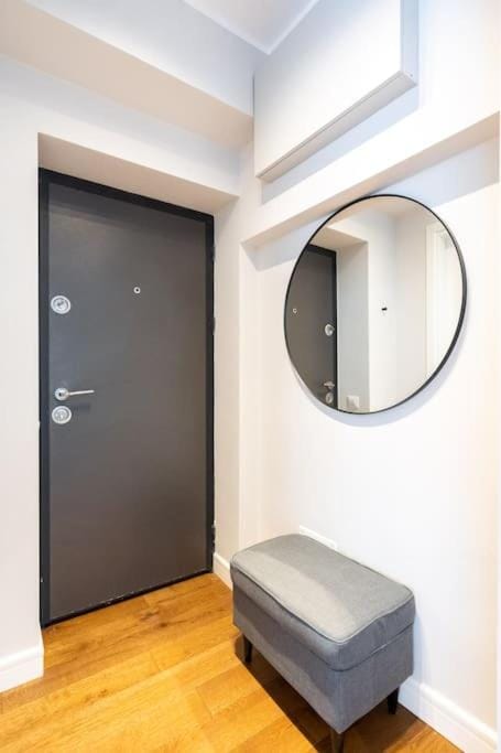 Stunning Views 2BR Midtown Flat - Charming Balcony Apartment in Bucharest