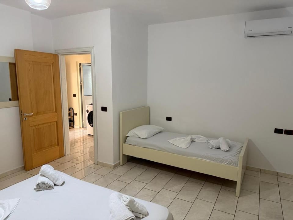 Bed, Bedroom, air conditioner