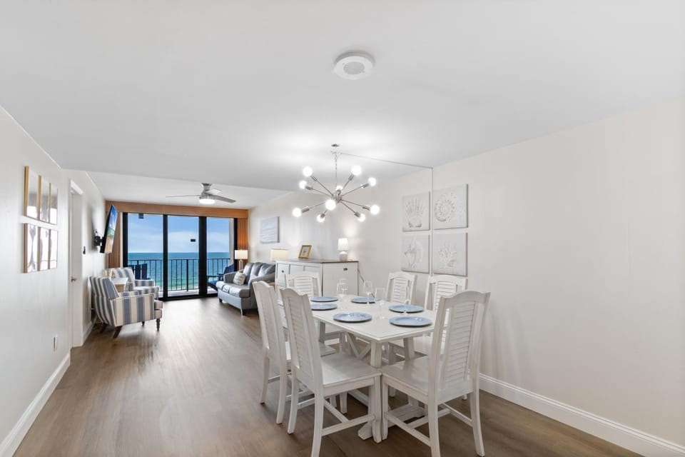 Seating area, Dining area