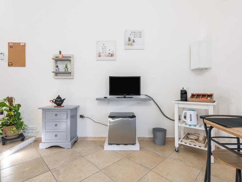 Communal lounge/ TV room, TV and multimedia, Dining area, Evening entertainment, hair dresser
