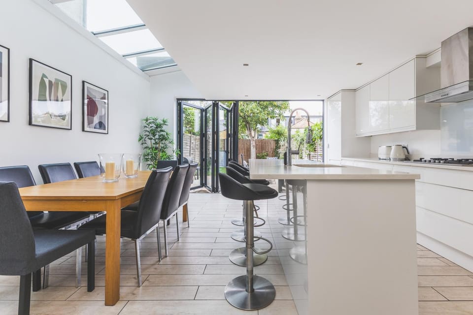 Stunning fully firnished 4 bedroom house in Peckam Vacation rental in London Borough of Southwark