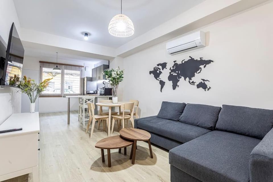 TV and multimedia, Kitchen or kitchenette, Living room, Dining area, air conditioner