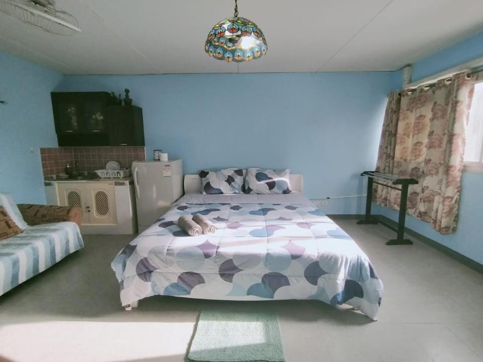 Bed, Living room, Photo of the whole room, Bedroom