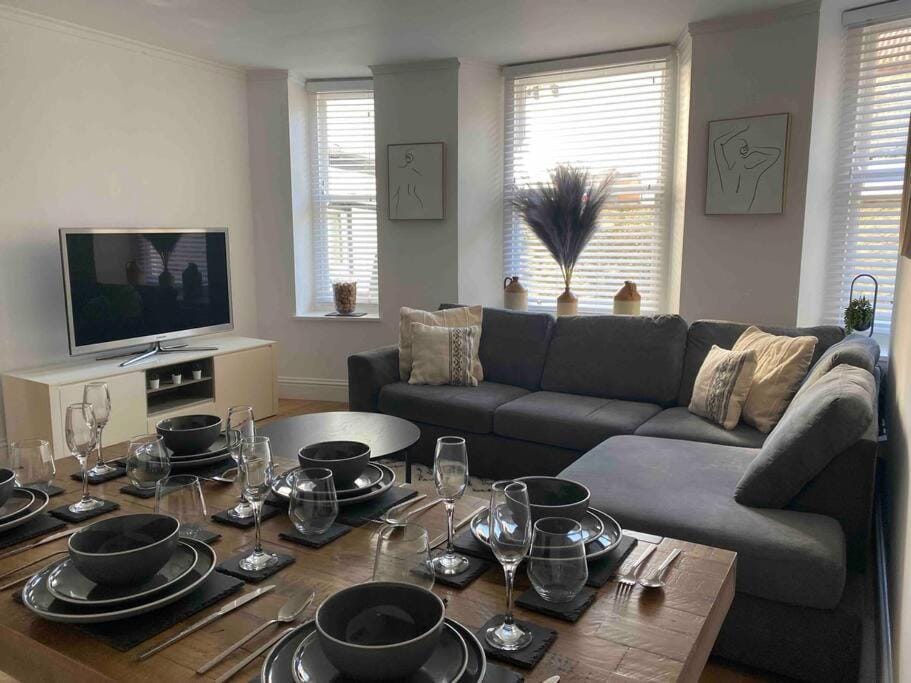 Charming Apartment BARBICAN/HOE PARKING,Courtyard! Apartment in Plymouth