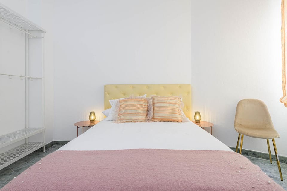 Bed, Photo of the whole room, Bedroom
