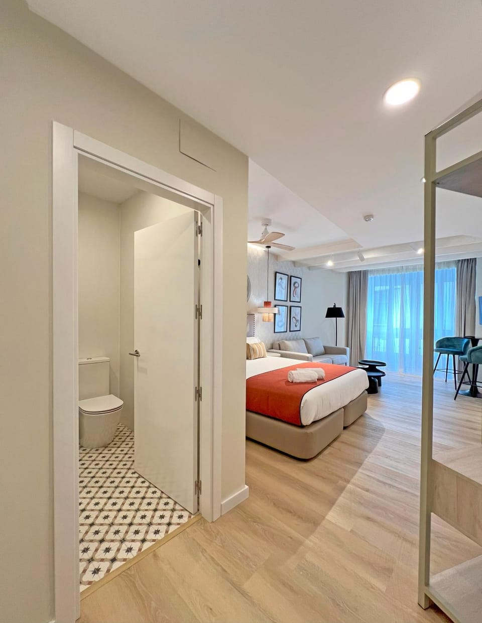 Bathroom, Photo of the whole room