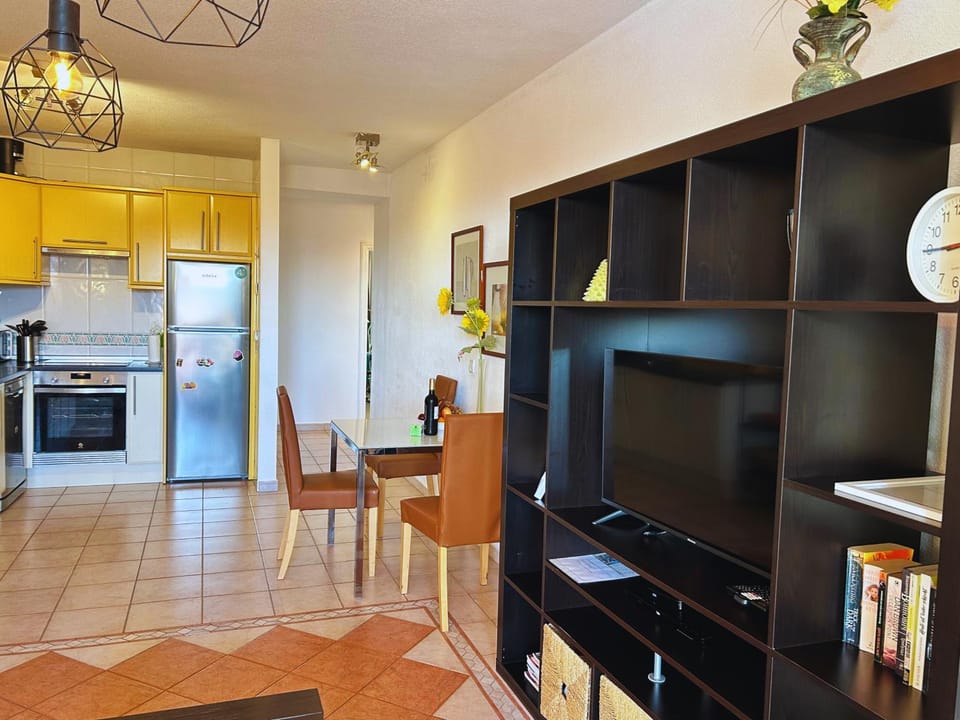 Kitchen or kitchenette, Dining area, dishwasher, minibar, pet friendly