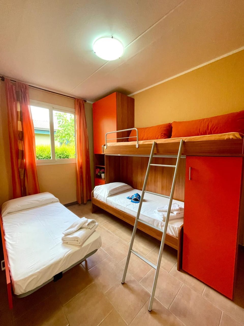 Bedroom, bunk bed