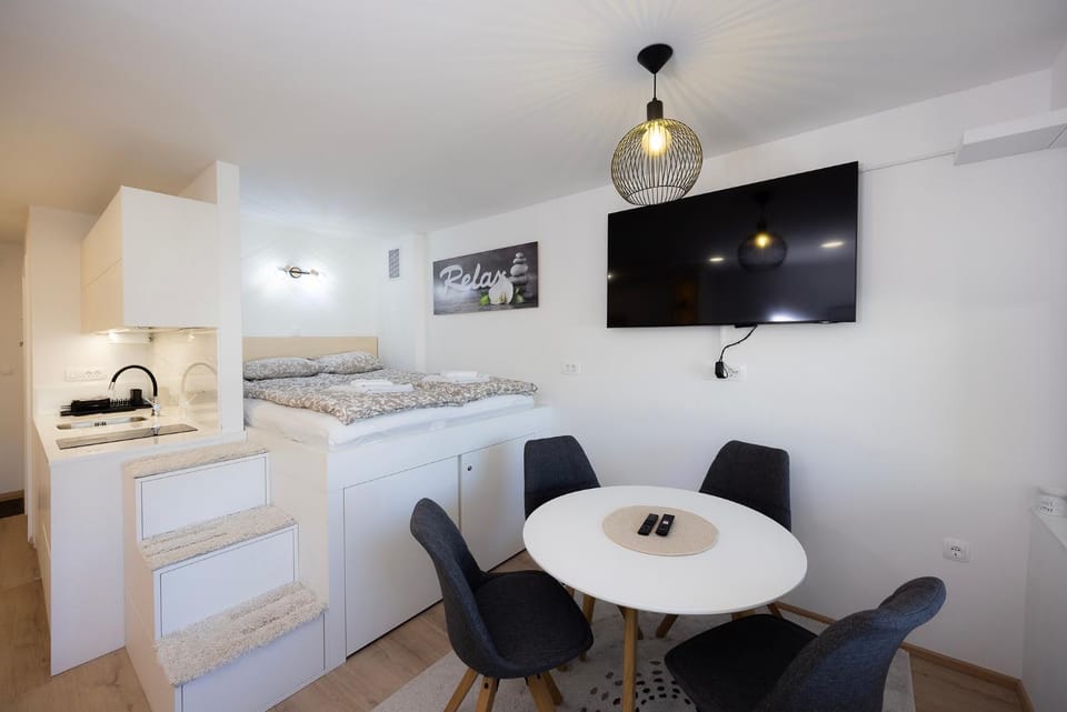 TV and multimedia, Dining area