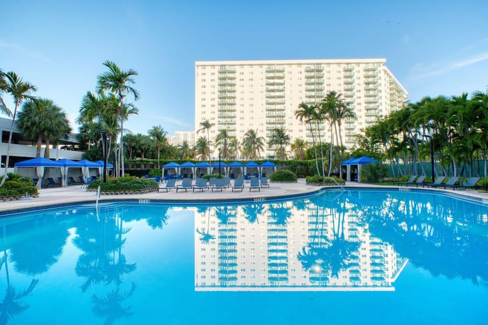 MIAMI Collins Beach Apartments Apartment in Sunny Isles Beach