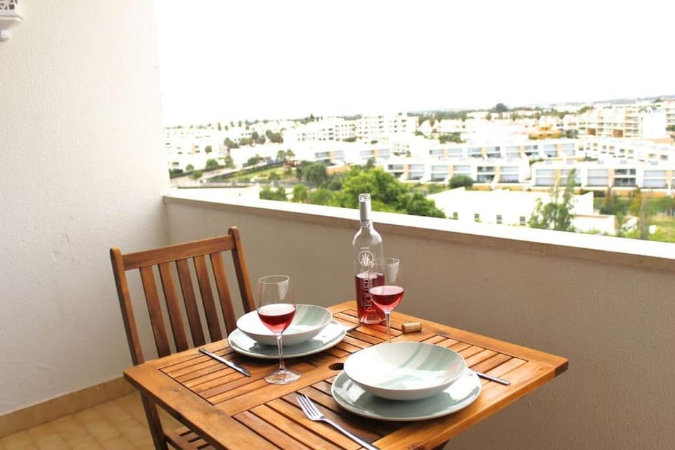 View (from property/room), Balcony/Terrace, Dining area, City view