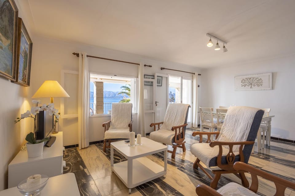 Communal lounge/ TV room, Living room