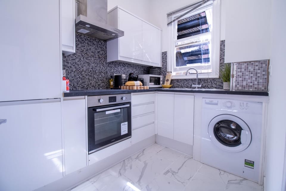 Coffee/tea facilities, minibar, pet friendly, toaster, washing machine, kitchen