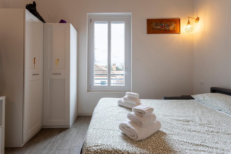 Luxury Suite {Fuga Romantica } Ponte Coperto Apartment in Lombardy