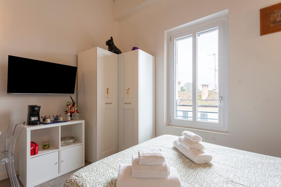 Luxury Suite {Fuga Romantica } Ponte Coperto Apartment in Lombardy