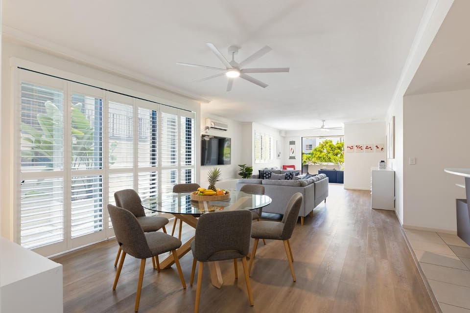 Balcony/Terrace, Living room, Dining area, kitchen, air conditioner