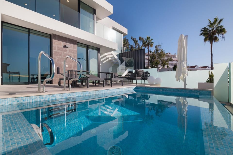 Property building, Off site, Day, Natural landscape, View (from property/room), Decorative detail, City view, Garden view, Pool view, Sea view, Swimming pool, Location, Sunrise, Sunset, Quiet street view, hair dresser, sunbed, towels