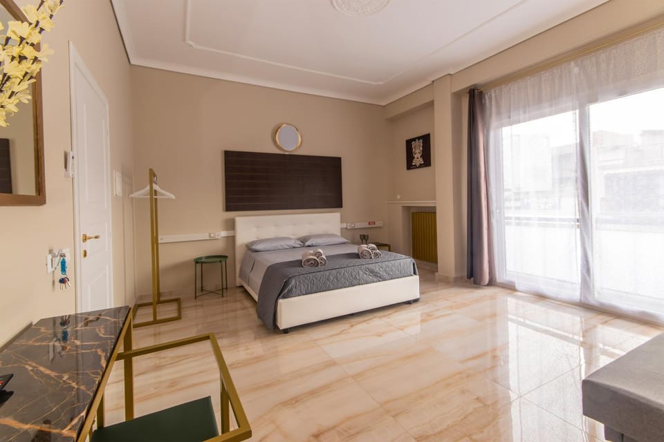 Bed, TV and multimedia, Living room, Photo of the whole room, Seating area, Bedroom