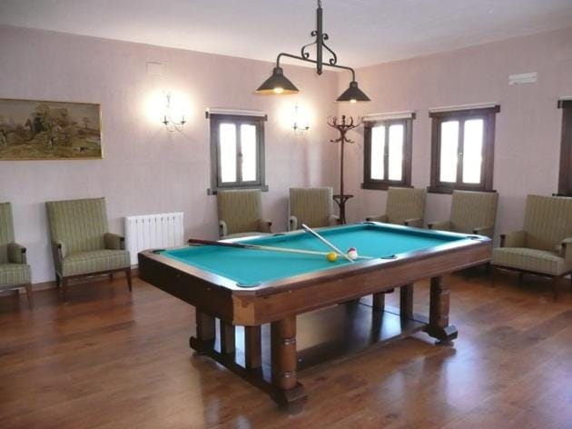 Billiard, Game Room