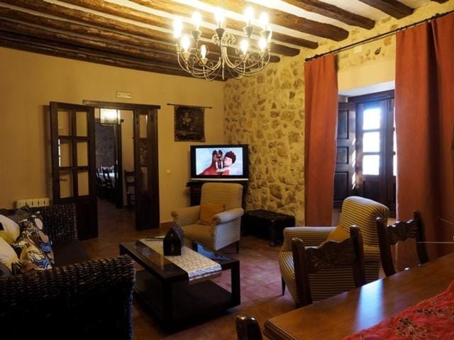 TV and multimedia, Living room, Seating area, Evening entertainment