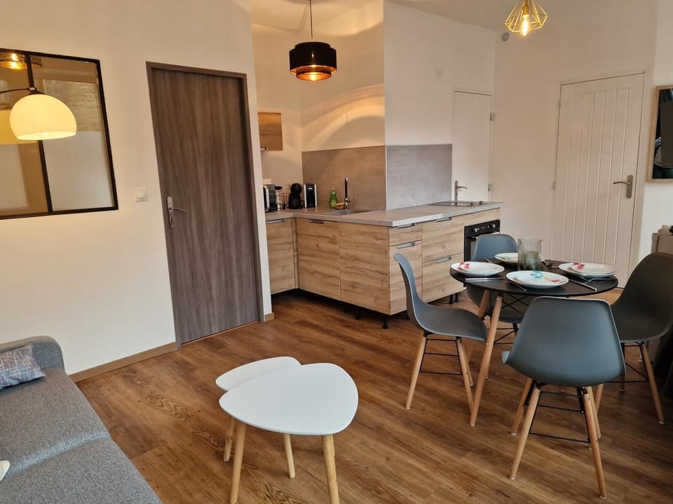 Kitchen or kitchenette, oven, stove