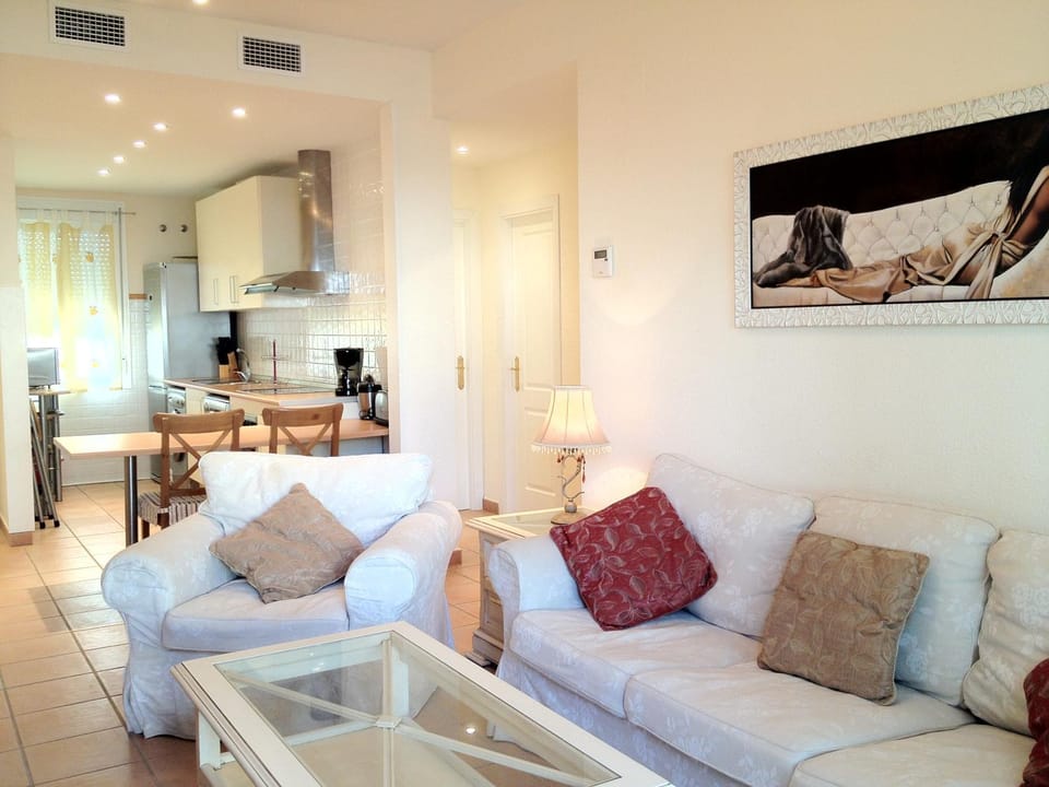 Communal lounge/ TV room, Kitchen or kitchenette, Living room, Seating area