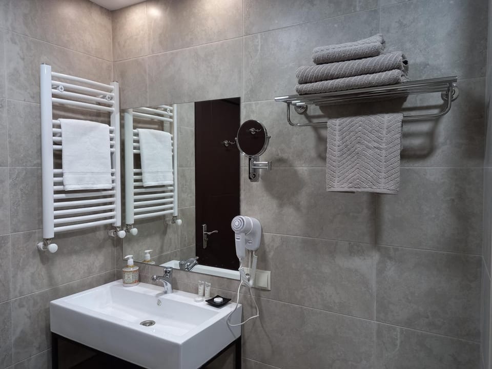 Bathroom, towels