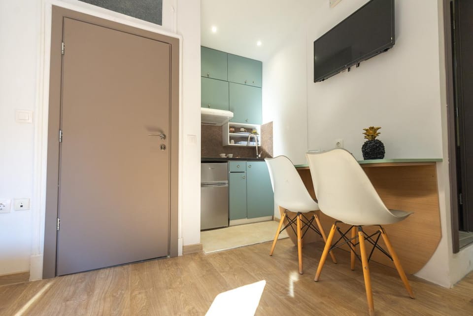 TV and multimedia, Kitchen or kitchenette, Seating area
