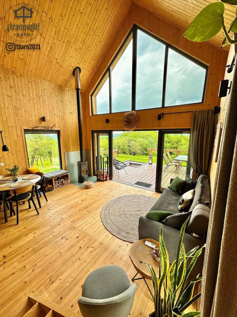 Seating area, Dining area