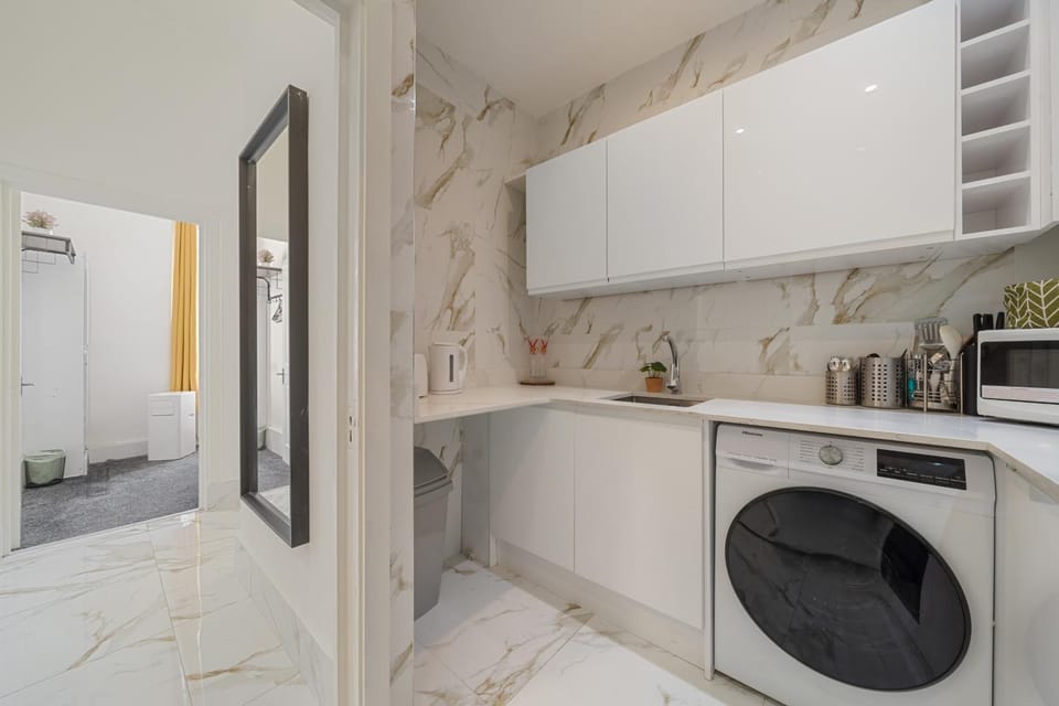 Kitchen or kitchenette, oven, stove, toaster, washing machine