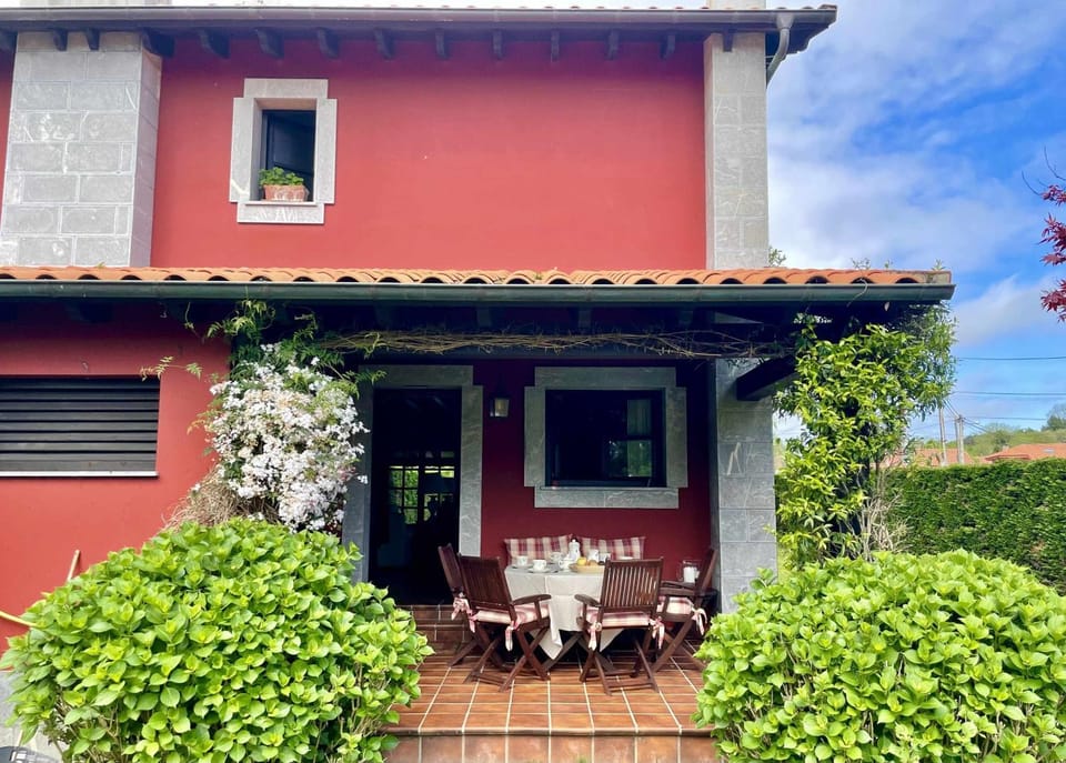 Property building, Facade/entrance, Garden, Garden view