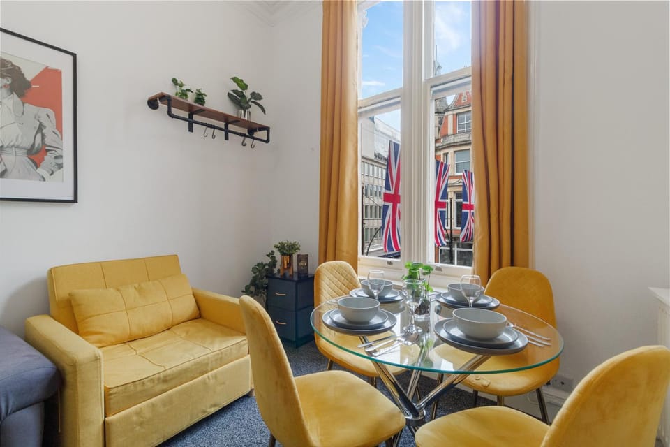 Living room, Seating area, Dining area