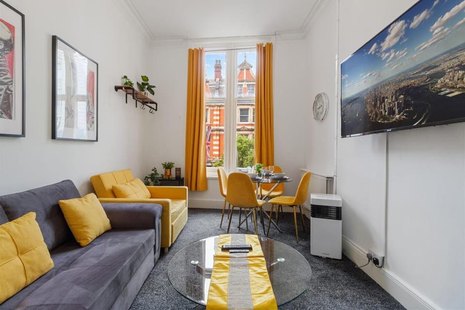 TV and multimedia, Living room, Seating area