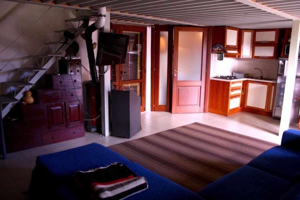 Kitchen or kitchenette, Seating area