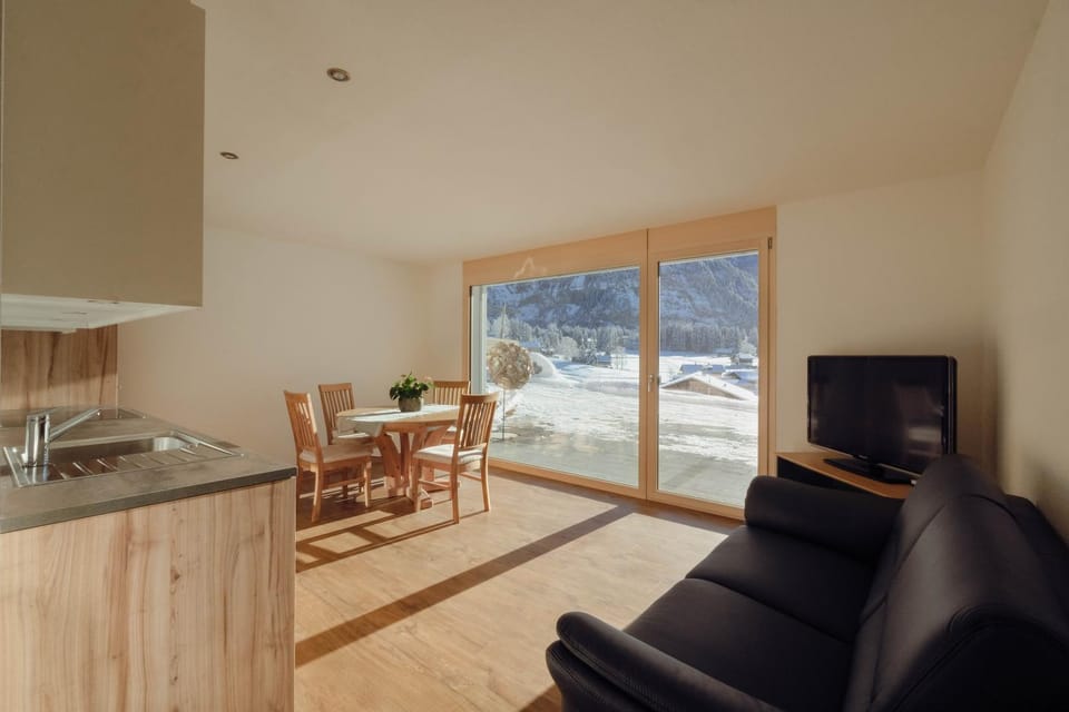 TV and multimedia, Kitchen or kitchenette, Living room, Dining area