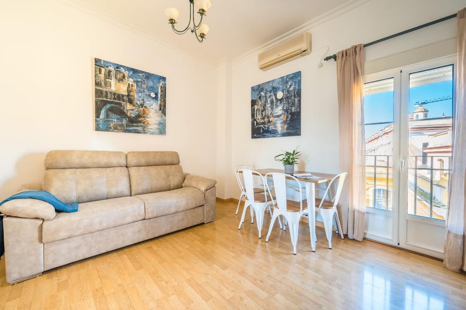 Living room, Seating area, Dining area, air conditioner