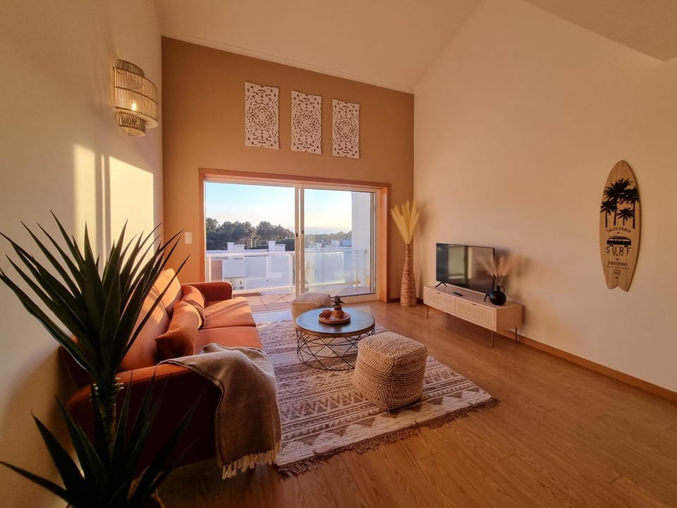 Communal lounge/ TV room, TV and multimedia, Seating area