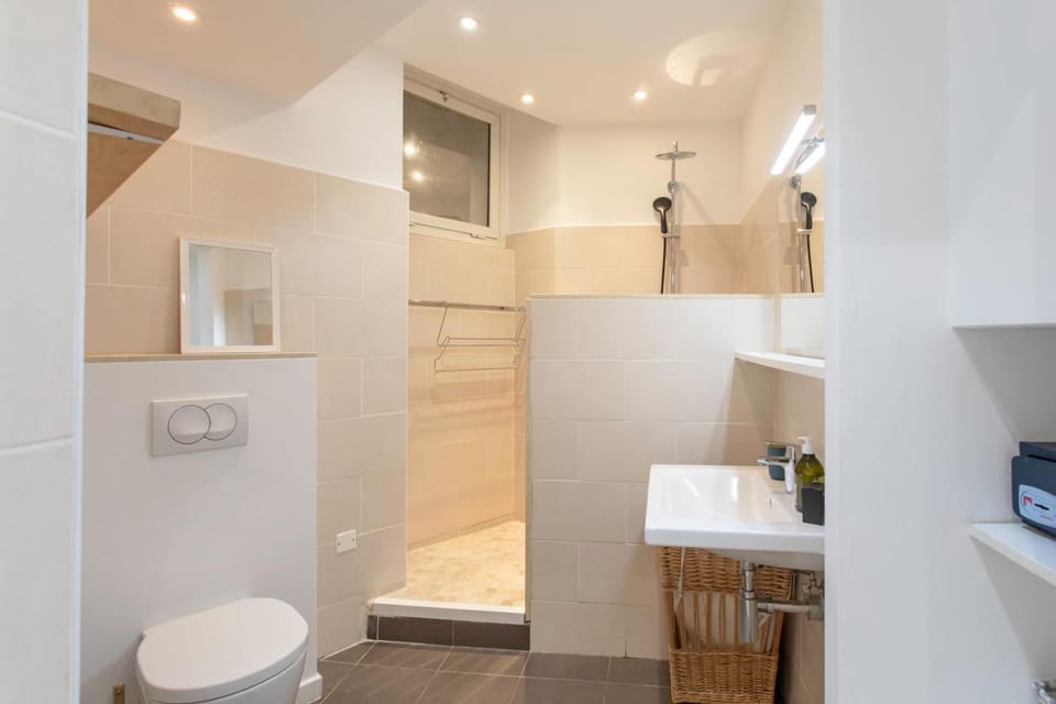 #28 Staywizus -1 BDR Flat AC Balcony Hper Central 10mins to Beach & old town Apartment in Nice
