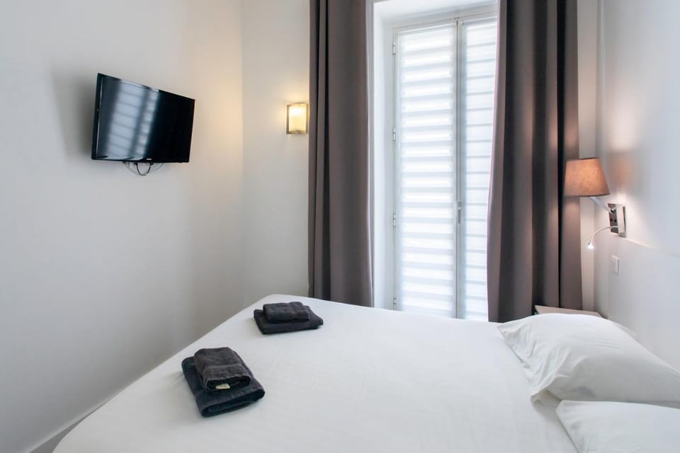 #28 Staywizus -1 BDR Flat AC Balcony Hper Central 10mins to Beach & old town Apartment in Nice