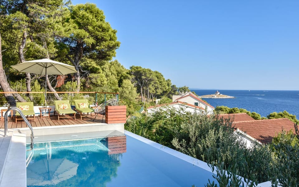 Day, Natural landscape, Pool view, Sea view, Swimming pool, sunbed