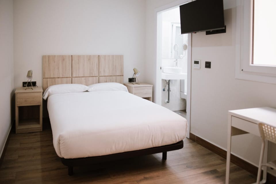 Bed, Photo of the whole room