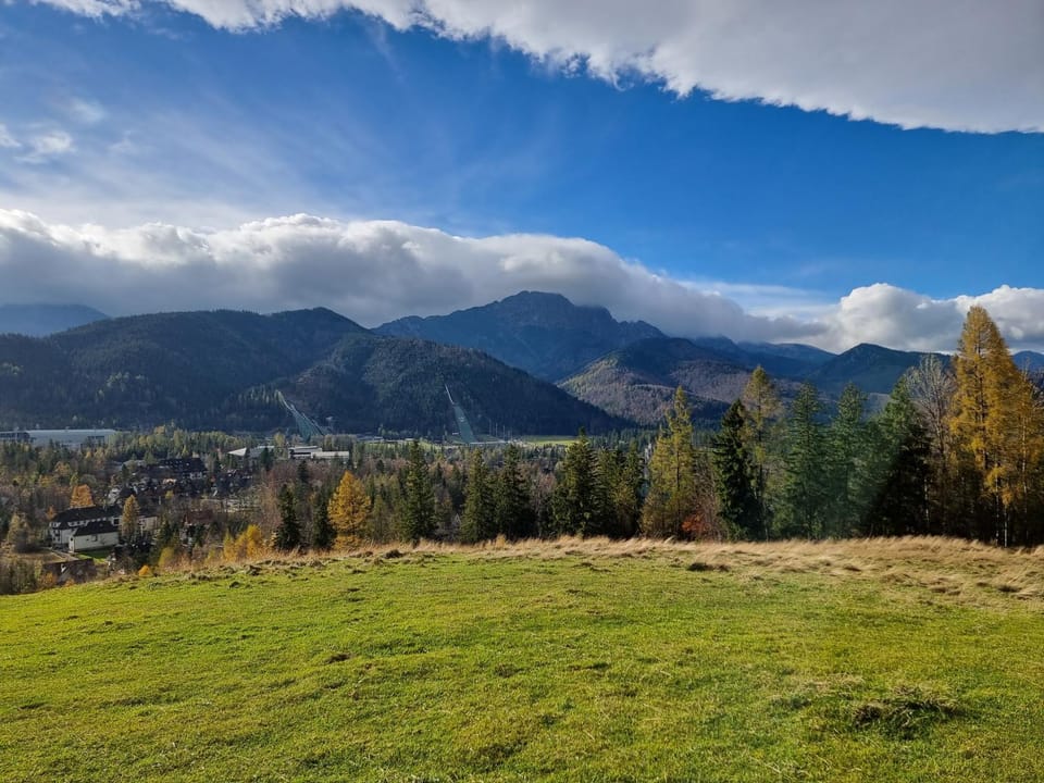 Nearby landmark, Day, Natural landscape, Mountain view