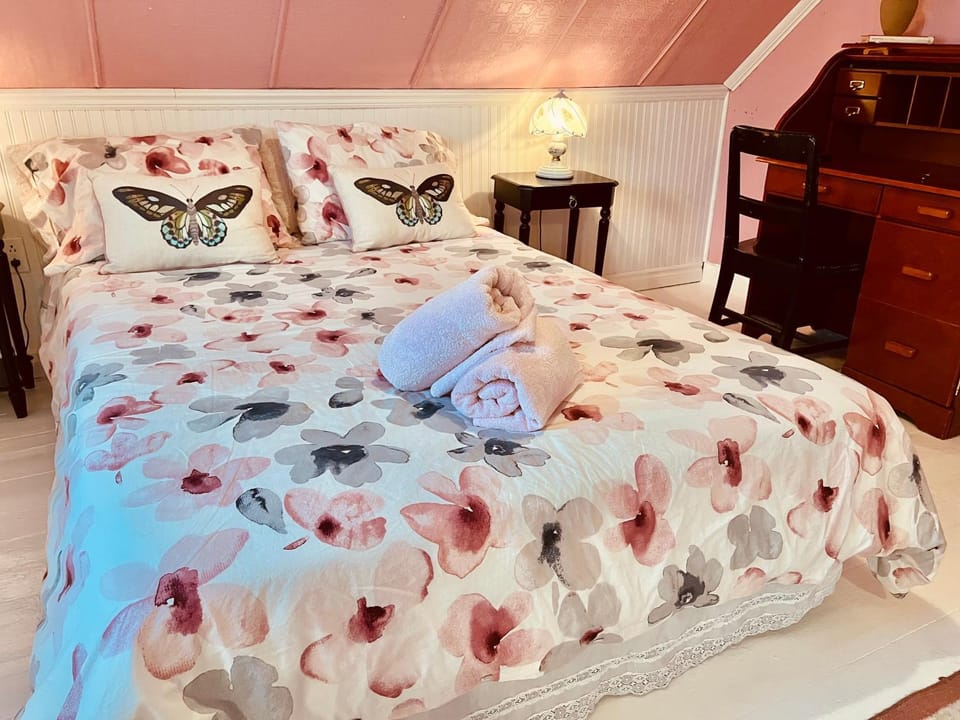 Bed, Bedroom