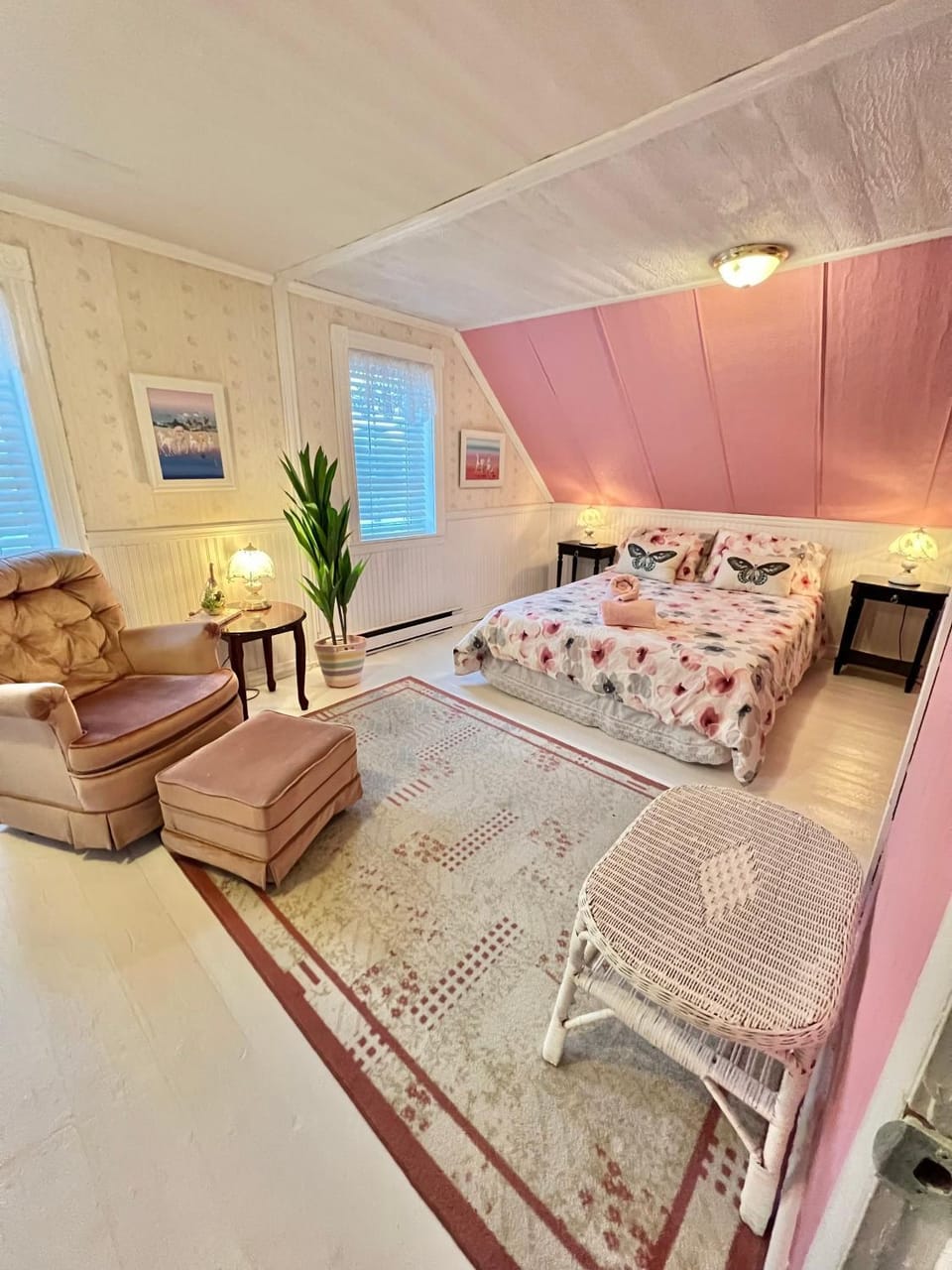 Bed, Photo of the whole room, Bedroom
