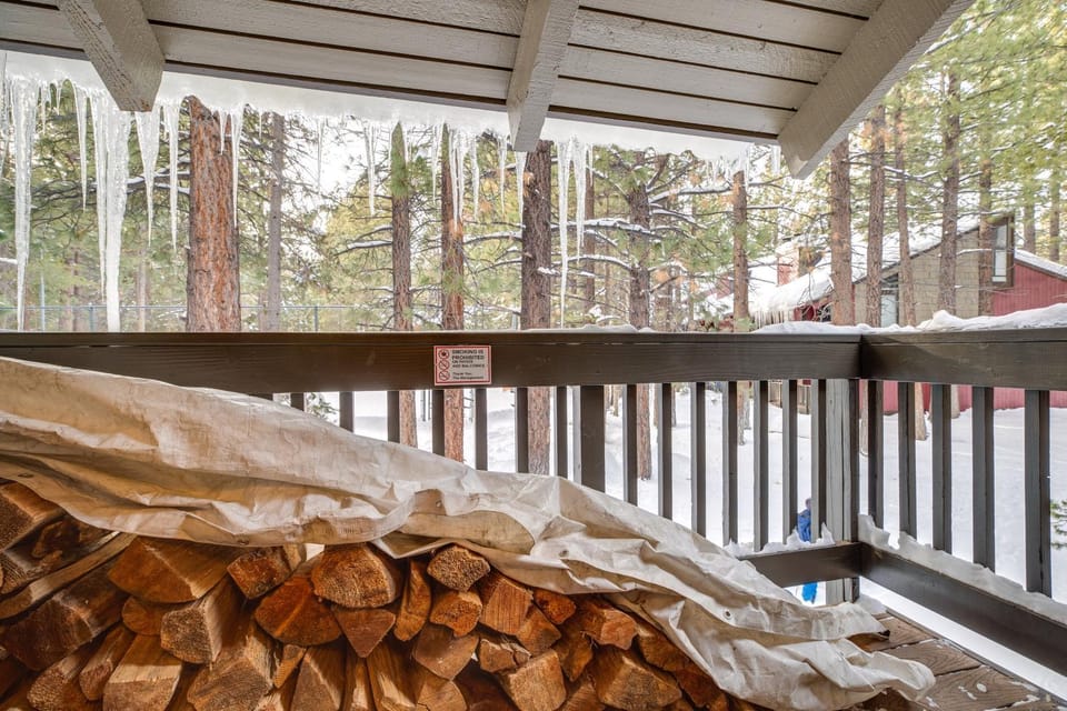 Mammoth Lakes Condo ~ 5 Mi to Mammoth Mtn! House in Mammoth Lakes