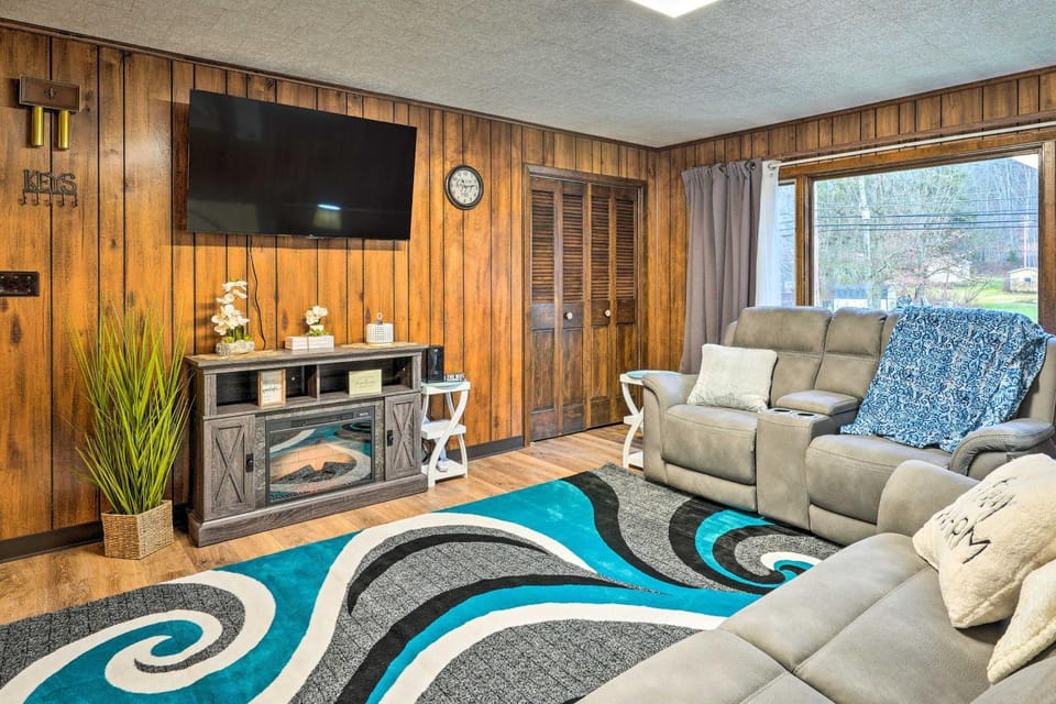 Salamanca Home about 9 Mi to Holiday Valley Resort House in Cattaraugus